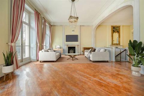 3 bedroom flat to rent, Onslow Gardens, London SW7