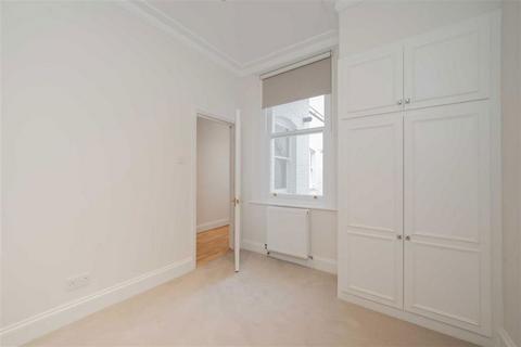 3 bedroom flat to rent, Queen's Gate, London SW7