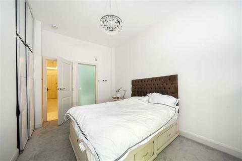 2 bedroom flat for sale, Kensington Court, London W8