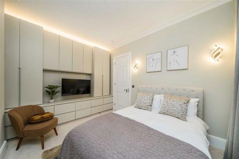 5 bedroom flat to rent, Drayton Gardens, London SW10