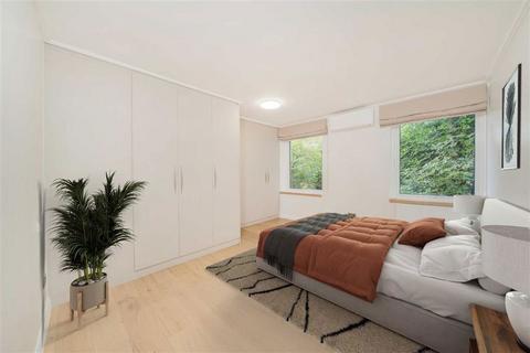 4 bedroom flat to rent, Hyde Park Gate, London SW7