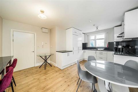 2 bedroom flat to rent, Queen's Gate, London SW7