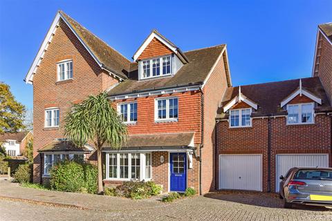 5 bedroom terraced house for sale, Wealden Drive, Westhampnett, Chichester