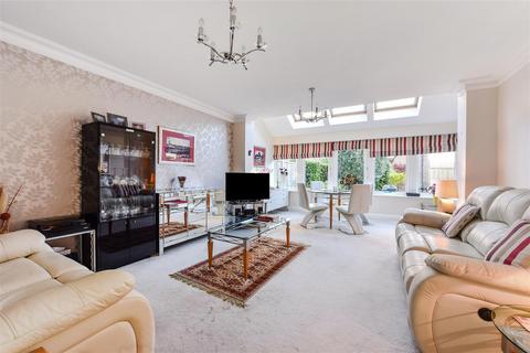 5 bedroom terraced house for sale, Wealden Drive, Westhampnett, Chichester