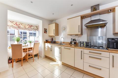 5 bedroom terraced house for sale, Wealden Drive, Westhampnett, Chichester