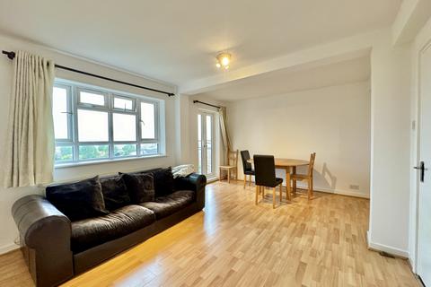 3 bedroom flat to rent, Finchley Road, London NW11