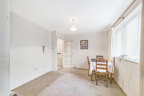 House for sale, Bream Close, London