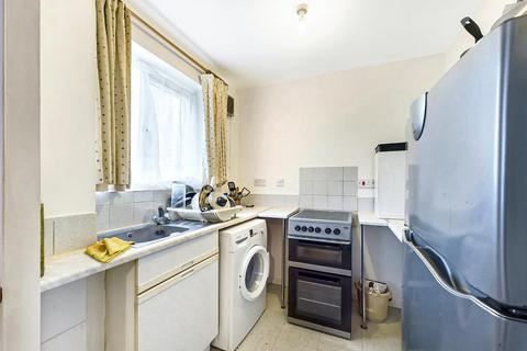 House for sale, Bream Close, London