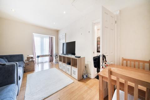 2 bedroom apartment to rent, Manor Road London SE25