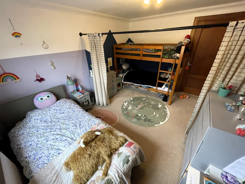 Bedroom 1b.JPG