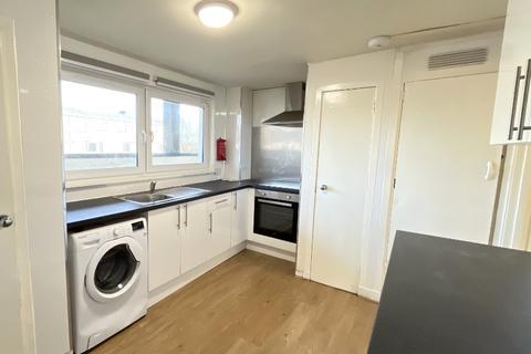 3 bedroom flat to rent, Northfield Drive, Edinburgh, EH8