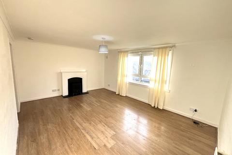 3 bedroom flat to rent, Northfield Drive, Edinburgh, EH8