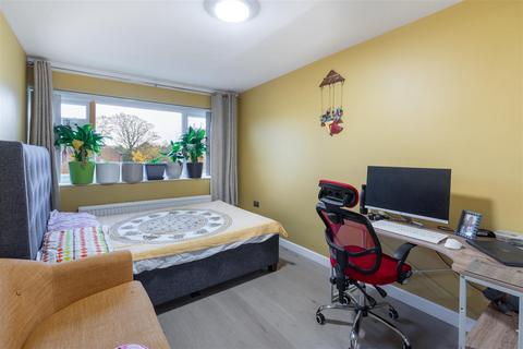 3 bedroom semi-detached house for sale, Primley Park View, Leeds LS17