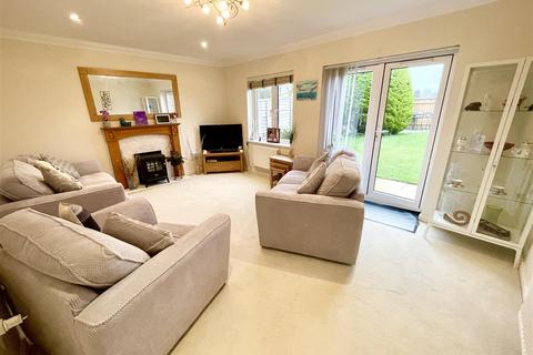 4 bedroom detached house for sale, John Alder Close, Chiseldon