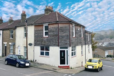 6 bedroom end of terrace house for sale, East Street, Chatham