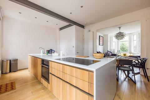 4 bedroom semi-detached house to rent, Wallingford Avenue, W10