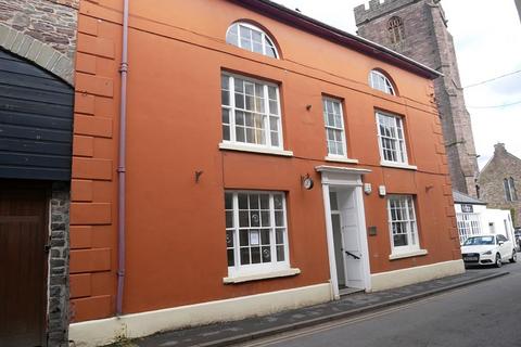 2 bedroom flat to rent, St. Marys Street, Brecon, Powys.