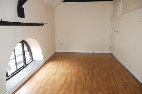 2 bedroom flat to rent, St. Marys Street, Brecon, Powys.