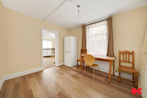 3 bedroom terraced house to rent, Ramsay Road, London E7