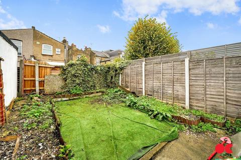 3 bedroom terraced house to rent, Ramsay Road, London E7