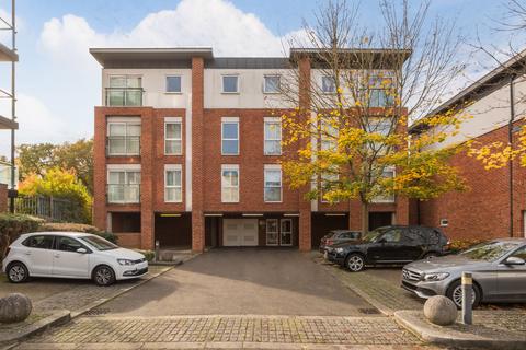 2 bedroom flat for sale, Ashdown Court, Highwood Close, East Dulwich, SE22