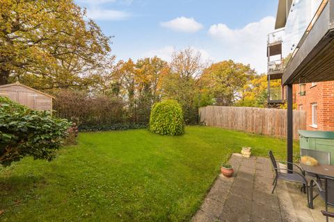 2 bedroom flat for sale, Ashdown Court, Highwood Close, East Dulwich, SE22