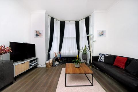 2 bedroom flat for sale, The Avenue, W13