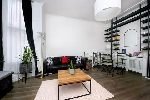 2 bedroom flat for sale, The Avenue, W13