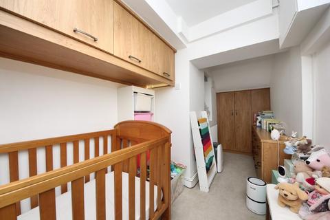 2 bedroom flat for sale, The Avenue, W13