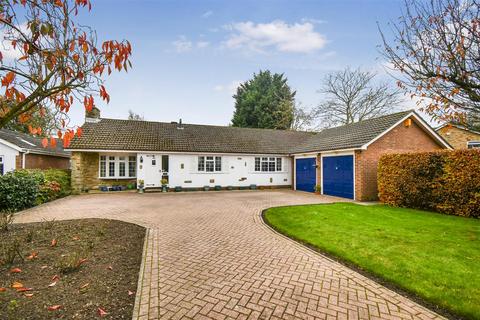 5 bedroom detached bungalow for sale, Courtneys, Wheldrake