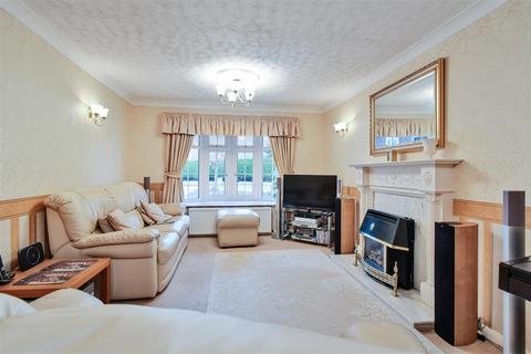 5 bedroom detached bungalow for sale, Courtneys, Wheldrake