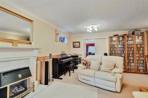 5 bedroom detached bungalow for sale, Courtneys, Wheldrake