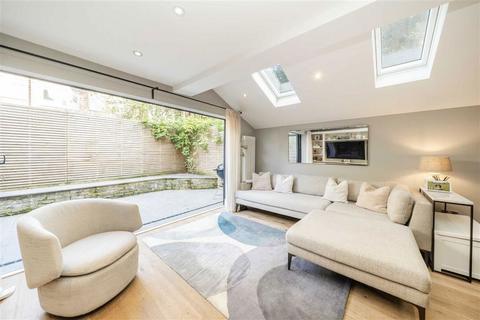 2 bedroom flat for sale, Lynette Avenue, London SW4