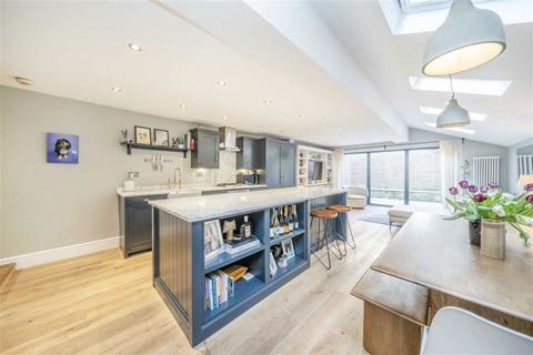 2 bedroom flat for sale, Lynette Avenue, London SW4