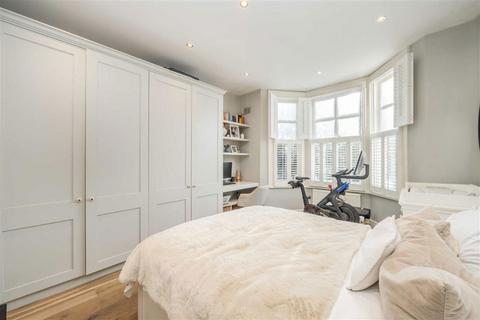 2 bedroom flat for sale, Lynette Avenue, London SW4