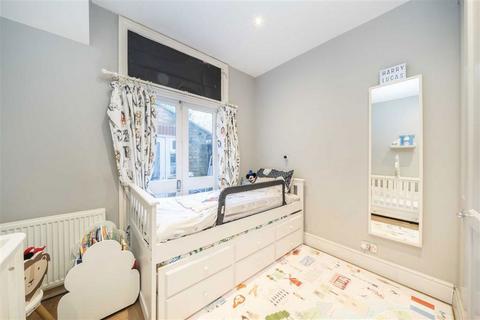 2 bedroom flat for sale, Lynette Avenue, London SW4