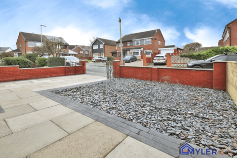 3 bedroom semi-detached house to rent, Oakfield Drive, Widnes, WA8