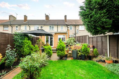 28 Winding Way, Dagenham, RM8 2TB