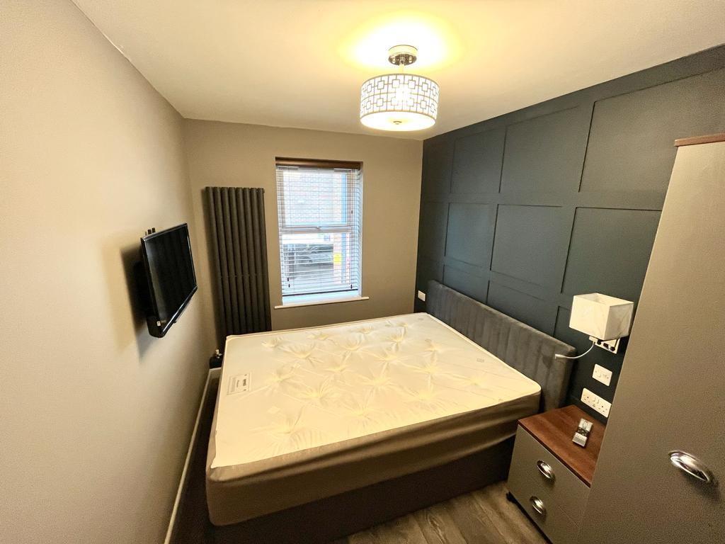 7 Morden st   bedroom 1.jpg