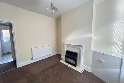 2 bedroom terraced house to rent, Nelson Street, Scarborough