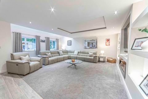 12 Beechfield, Grasscroft, Oldham, OL4 4EN