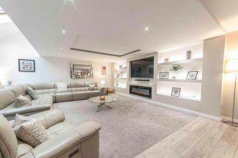 12 Beechfield, Grasscroft, Oldham, OL4 4EN