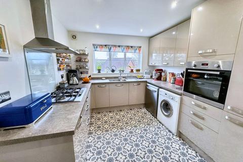 7 Degas Close, Salford, M7 3BG