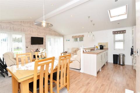 3 bedroom park home for sale, Shorefield Road, Downton, Lymington, Hampshire, SO41