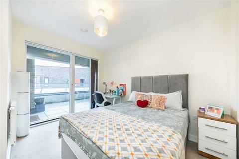 2 bedroom flat for sale, Peartree Way, London SE10