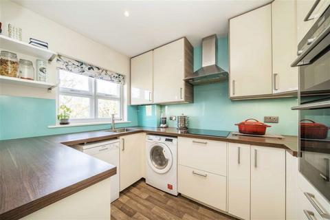 2 bedroom flat for sale, Bakery Close, London SW9