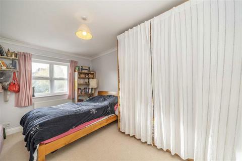 2 bedroom flat for sale, Bakery Close, London SW9