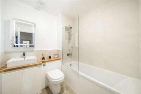 2 bedroom flat for sale, Bakery Close, London SW9