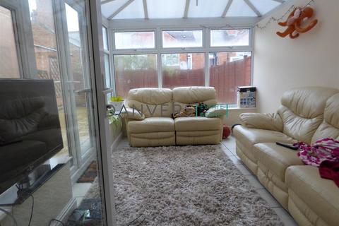 4 bedroom semi-detached house to rent, Kimberly Road, Leicester LE2