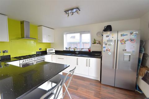 4 bedroom semi-detached house for sale, Avonmouth Road, Avonmouth